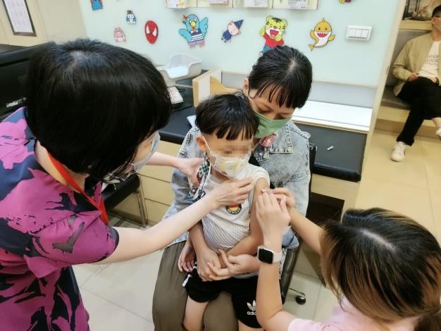 幼兒接種疫苗